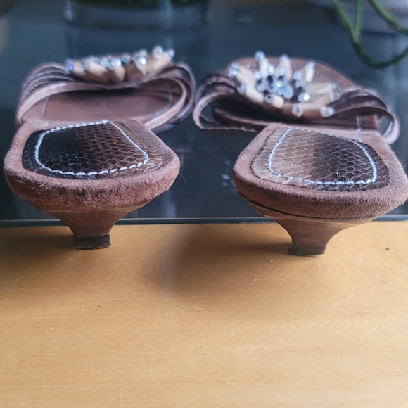 Enzo Angiolini Eamerci Brown Suede Crystal Flower Kitten Sandals - Picture 8 of 10